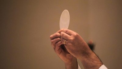 2 Doa Katolik Setelah Komuni Kudus