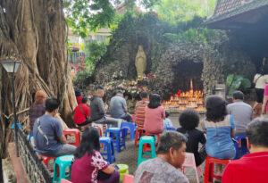 Doa Salam Maria dalam Berbagai 20 Bahasa Daerah di Indonesia