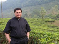 Rektor Urban College Diangkat menjadi Uskup Albano