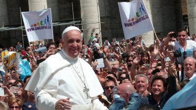 Seruan Paus Fransiskus: Jangan Buang Plastik ke Laut!
