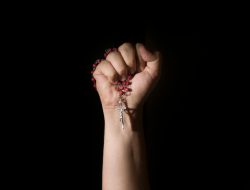 Inilah 9 Fakta Tentang Doa Rosario Umat Katolik