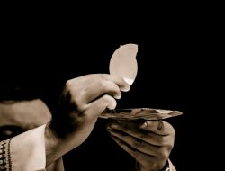 Doa Sesudah Komuni Kudus yang Singkat dan Indah